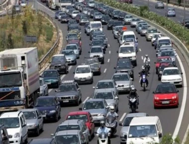 Χαμός στα τελωνεία του Έβρου: Ουρές χιλιομέτρων από χιλιάδες Έλληνες που σπεύδουν Τουρκία για αγορές